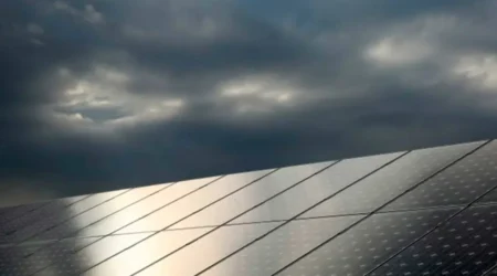 ¿Qué pasa con las instalaciones solares en días nublados o de poca luz?